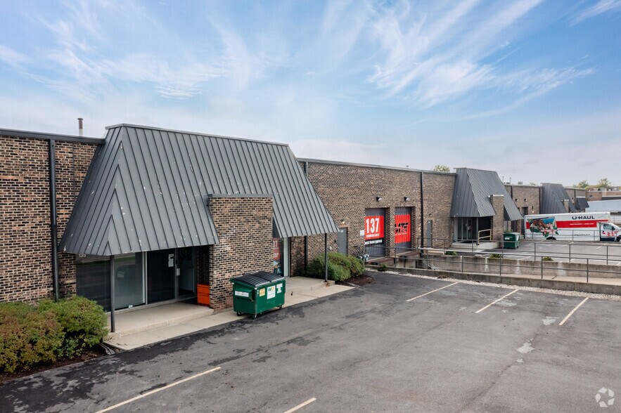 More Photos Of 120-157 Eisenhower Ln N, Lombard Warehouse For Lease