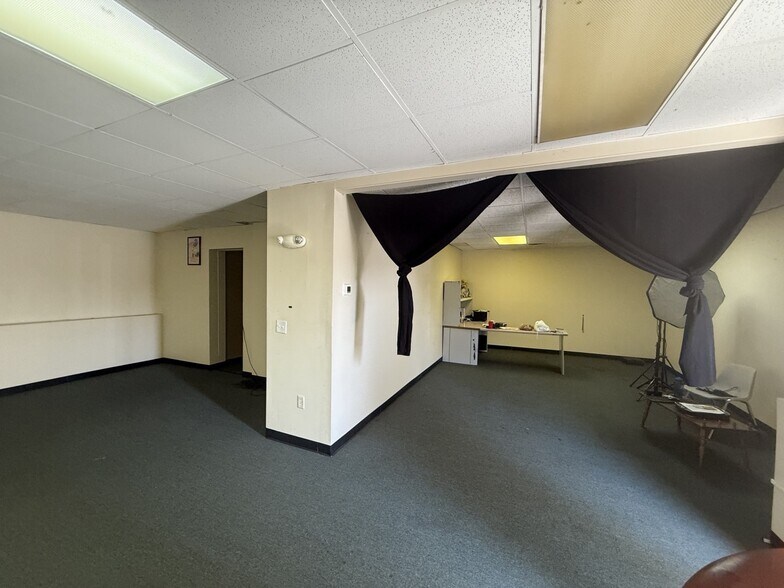 More Photos Of 4301 N Main St, Dayton Restaurant For Lease