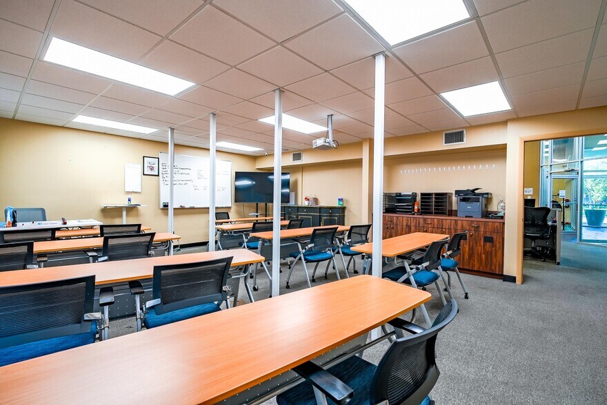 More Photos Of 1033 Dr Martin Luther King Jr St N, Saint Petersburg Medical For Sale