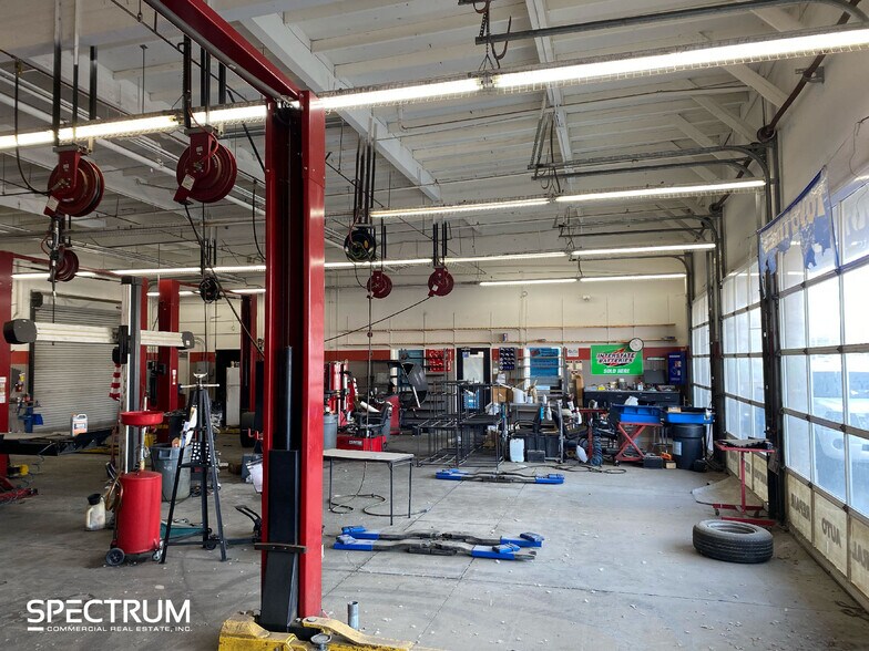 More Photos Of 23510 Valencia Blvd, Valencia Storefront For Lease