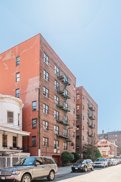More Photos Of 2830 Briggs Ave, Bronx Apartments For Sale