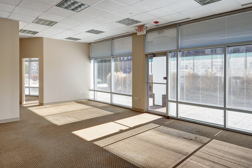 More Photos Of 400 Riverview Plz, Trenton Office For Lease