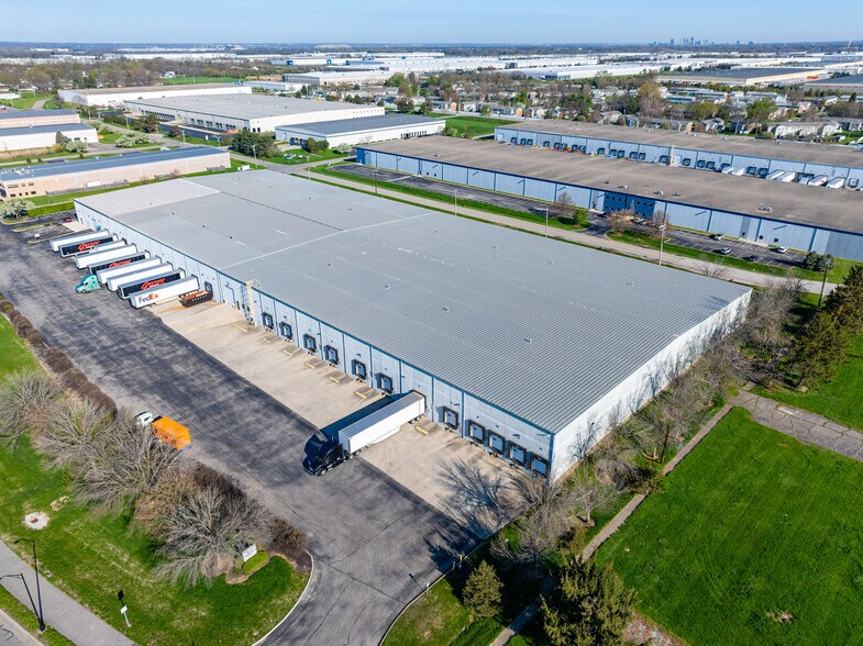 More Photos Of 2300 Rickenbacker Pky, Columbus Warehouse For Lease