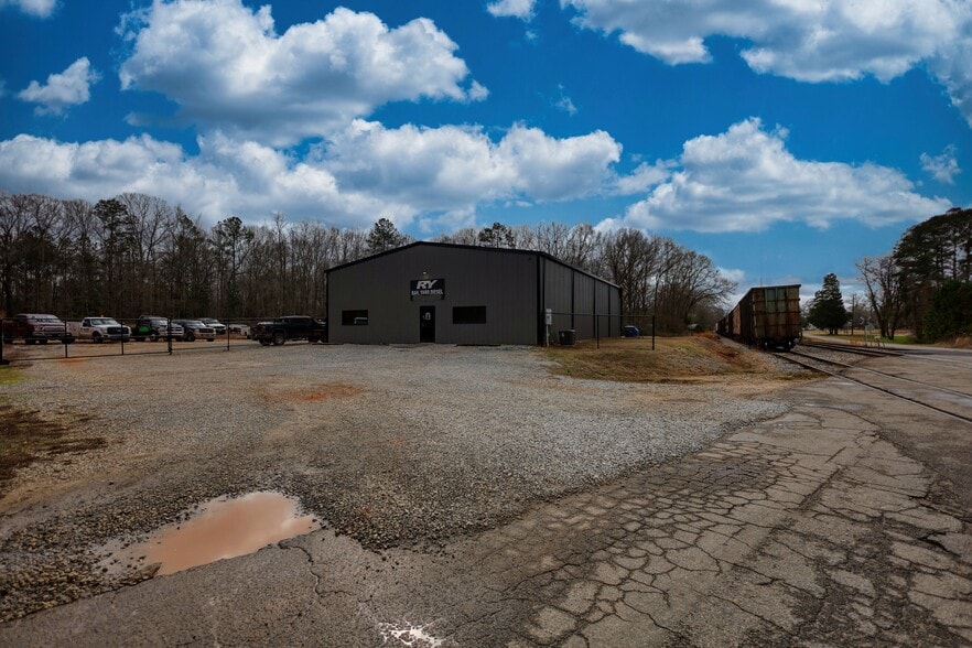 More Photos Of 200 Railroad St, Monticello Industrial For Sale
