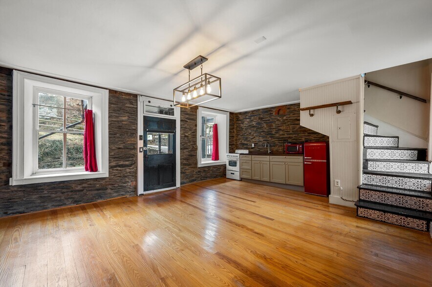 More Photos Of 170 High St / 173 Potomac St, Harpers Ferry Storefront Retail Residential For Sale