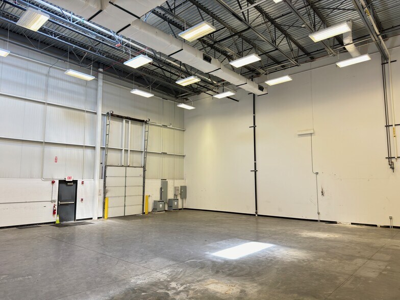 More Photos Of 4055 English Oak Dr, Lansing Light Manufacturing For Lease