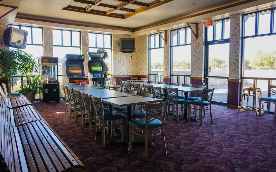 More Photos Of 7045 Bluff Rd, Indianapolis Freestanding For Sale