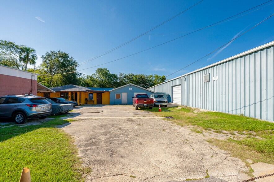More Photos Of 865 Orange Ave, Daytona Beach Warehouse For Sale