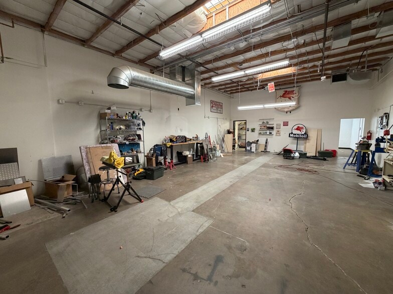 More Photos Of 21421 N 11th Ave, Phoenix Distribution For Sale