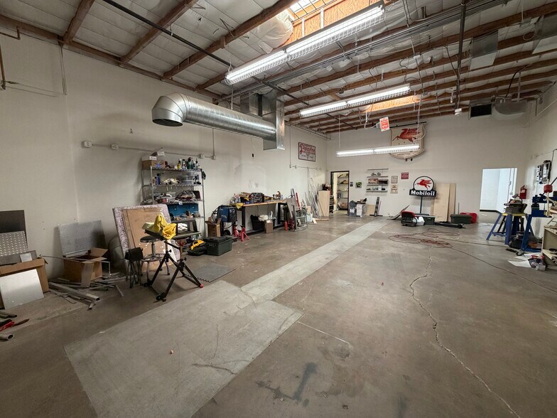 More Photos Of 21421 N 11th Ave, Phoenix Distribution For Sale