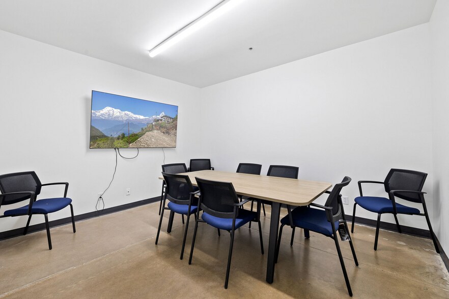 More Photos Of 3131 W Bolt St, Fort Worth Warehouse For Lease