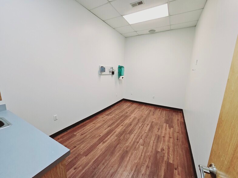 More Photos Of 3801-3807 Bergenline Ave, Union City Storefront Retail Office For Lease