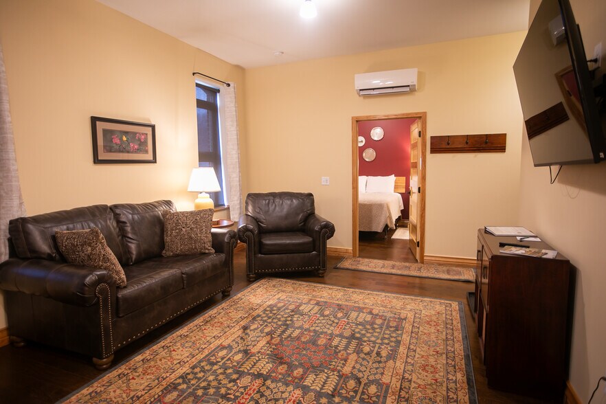 More Photos Of 201 N Main St, Elkader Flex For Sale