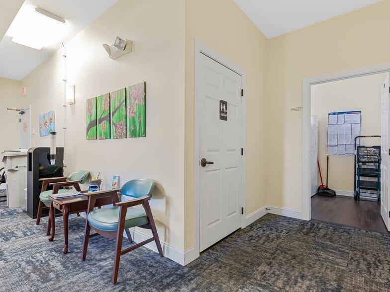 More Photos Of 120 Chadwick Square Ct, Hendersonville Medical For Lease