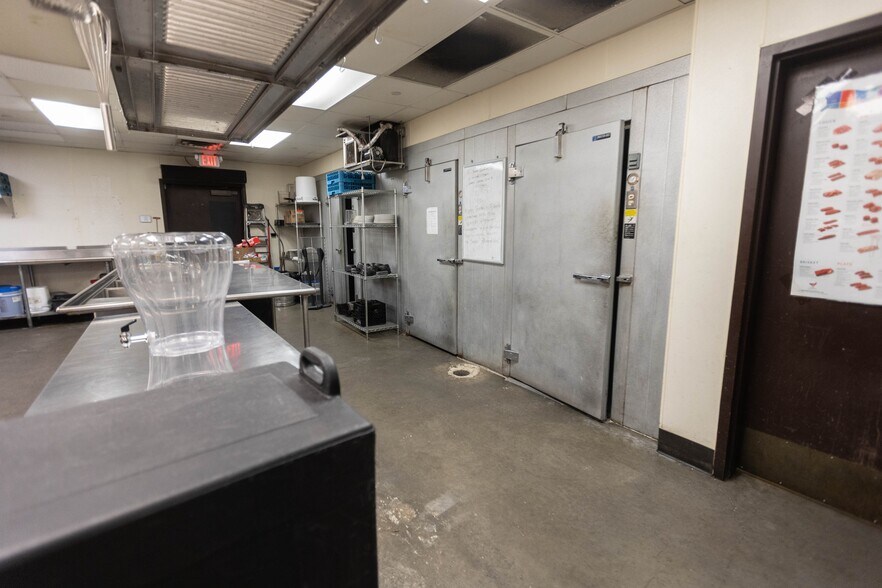 More Photos Of 6263 State Highway 66, Tulsa Restaurant For Sale