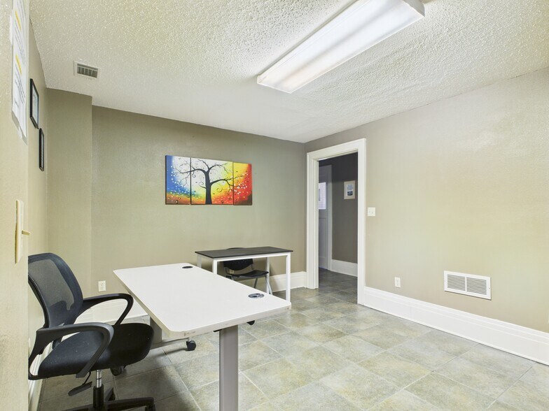 More Photos Of 619 Blondeau St, Keokuk Office For Sale