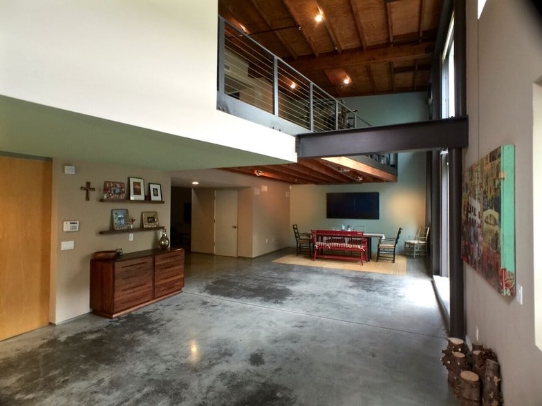 More Photos Of 2100 Abbot Kinney Blvd, Venice Office For Lease