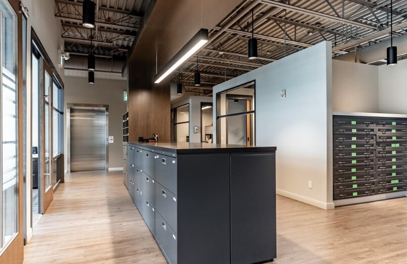 More Photos Of 821 N Service Rd, Hamilton Office For Lease