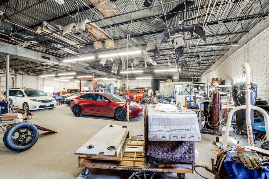 More Photos Of 301 E Walnut St, Garland Warehouse For Sale