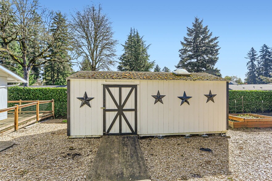 More Photos Of 5350 Lakeview Blvd, Lake Oswego Assisted Living For Sale