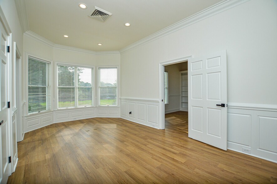 More Photos Of 21000 Torrence Chapel Rd, Cornelius Office Residential For Lease