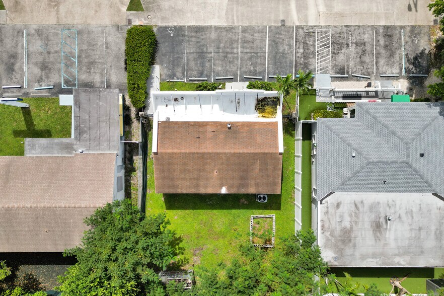 More Photos Of 51 E Commercial Blvd, Fort Lauderdale Medical For Sale