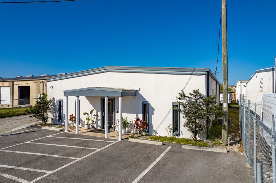 More Photos Of 7808 Depot Ln, Tampa Light Distribution For Sale
