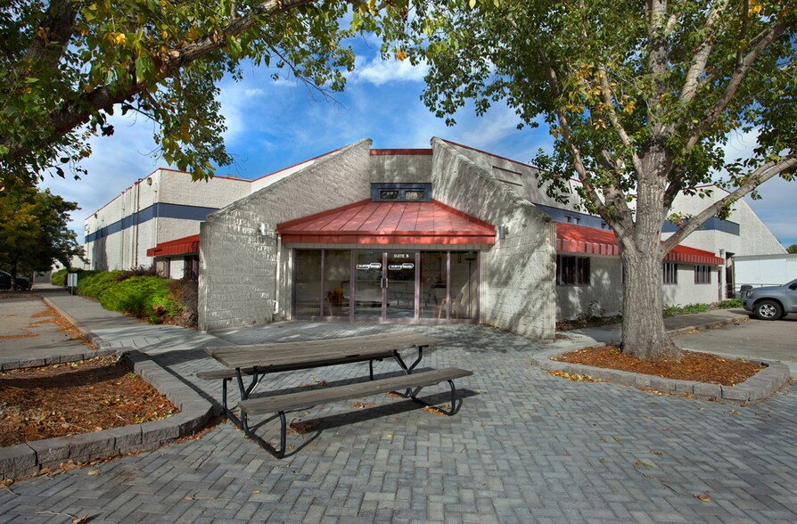 More Photos Of 740 S Pierce Ave, Louisville Manufacturing For Lease