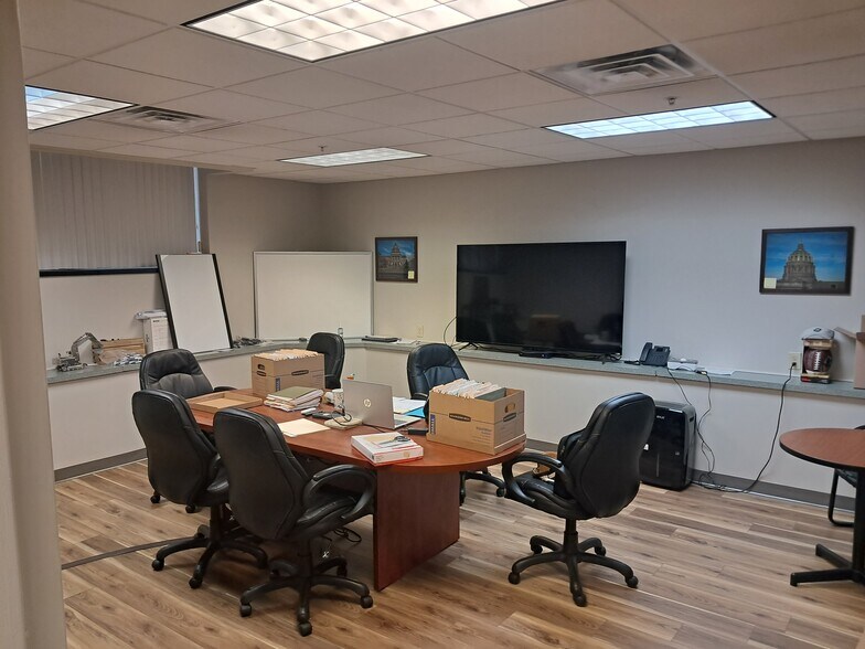 More Photos Of 909 Green St, Harrisburg Office For Lease