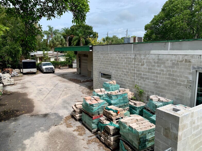 More Photos Of 575 N Washington Blvd, Sarasota Freestanding For Sale