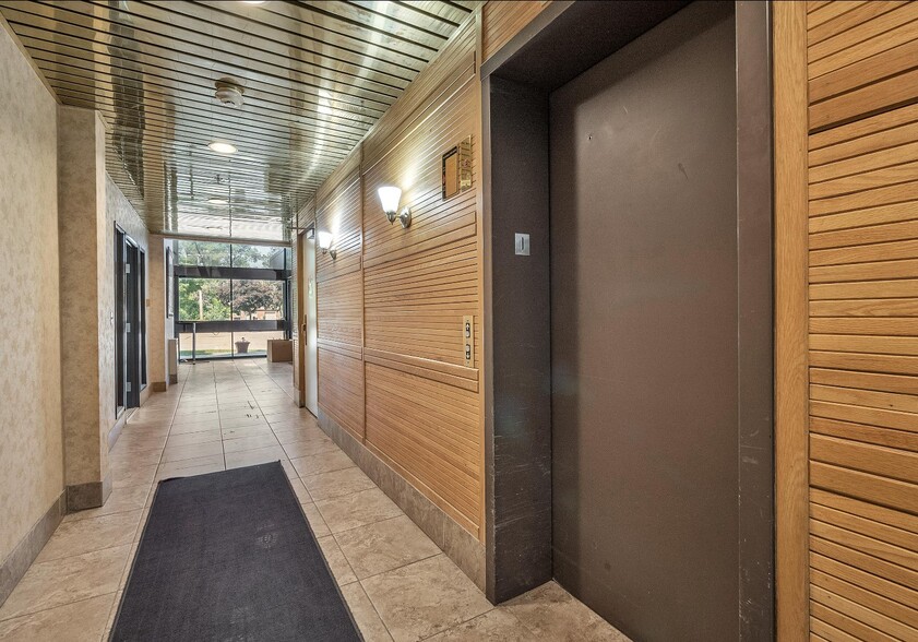 More Photos Of 2430 Rochester Ct, Troy Medical For Lease