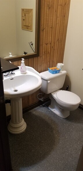 More Photos Of 6201 50th St, Leduc General Retail For Sale