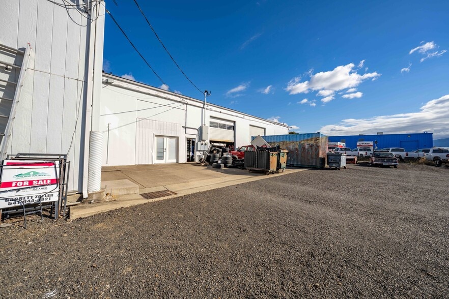 More Photos Of 3811 Crater Lake Hwy, Medford Warehouse For Sale