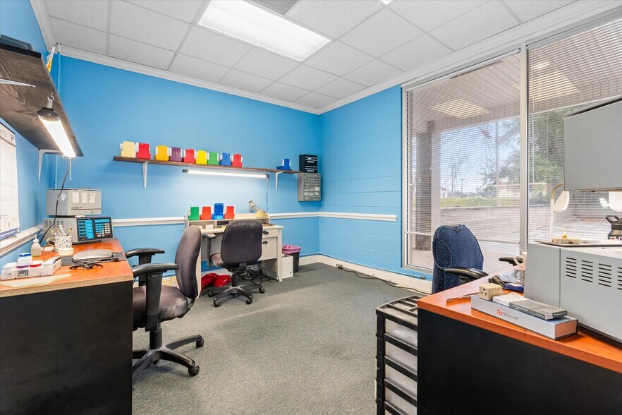 More Photos Of 4080-4088 Government Blvd, Mobile Office For Sale