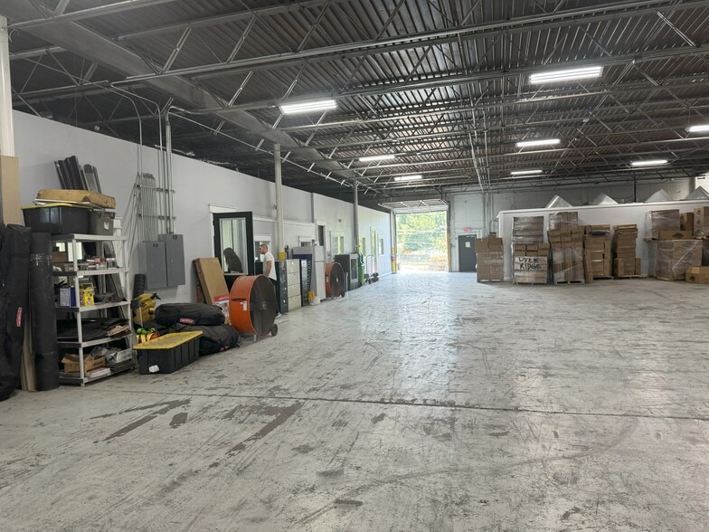 More Photos Of 13840 Denton Dr, Farmers Branch Warehouse For Sale