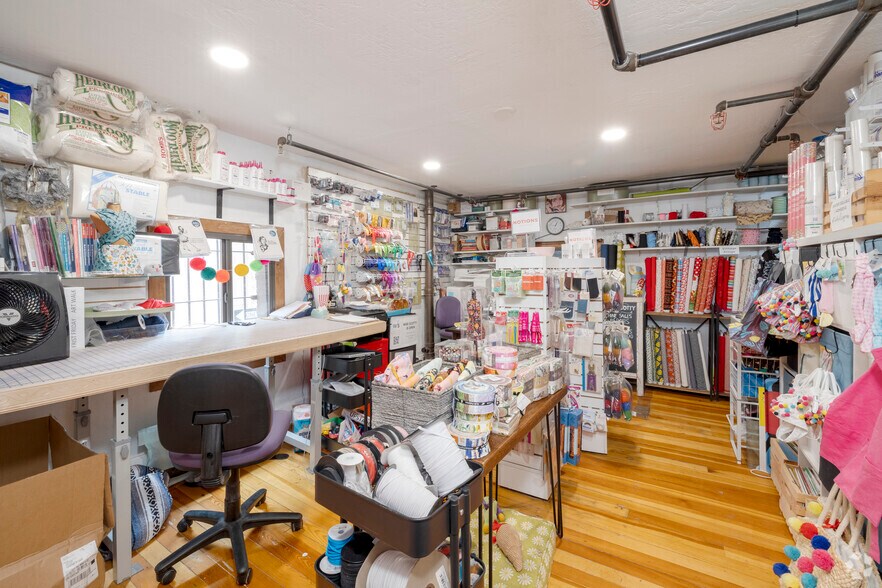 More Photos Of 13 N San Francisco St, Flagstaff Storefront Retail Office For Lease