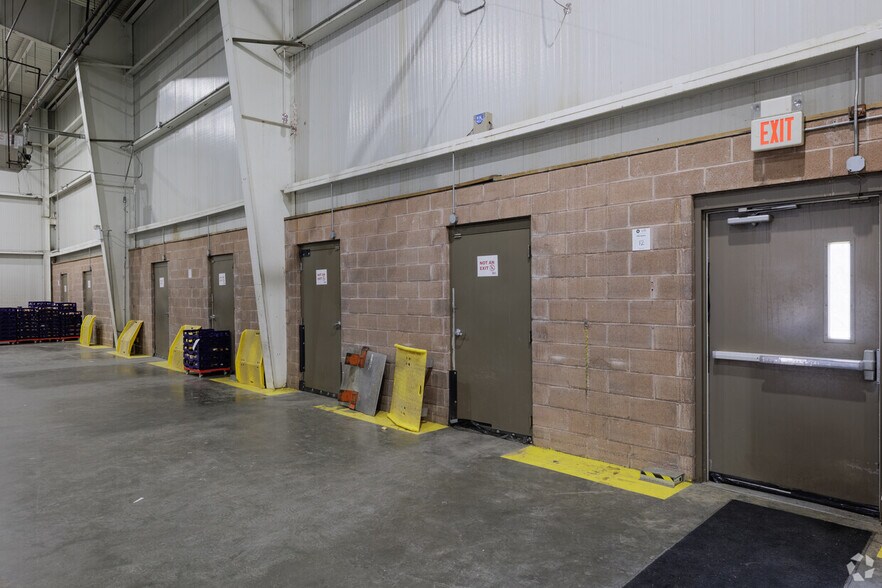 More Photos Of 98 Scobie Dr, Newburgh Distribution For Lease