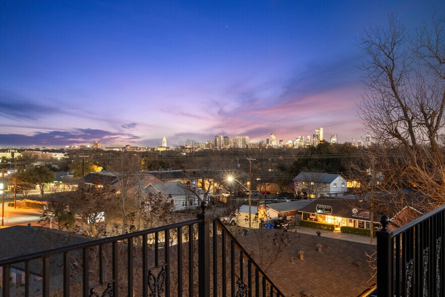 More Photos Of 1810 W 35th St, Austin Specialty For Sale