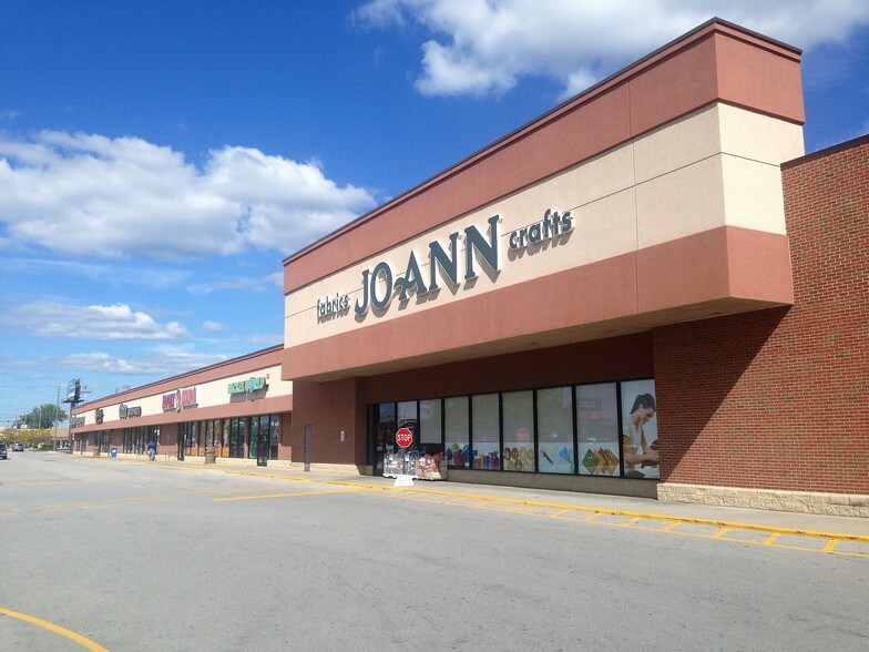 Primary Photo Of 2505-2527 S Reynolds Rd, Toledo Unknown For Lease