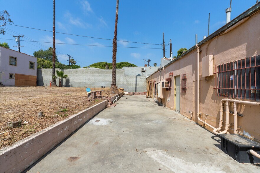 More Photos Of 3115-3125 Santa Monica Blvd, Santa Monica Storefront Retail Office For Sale