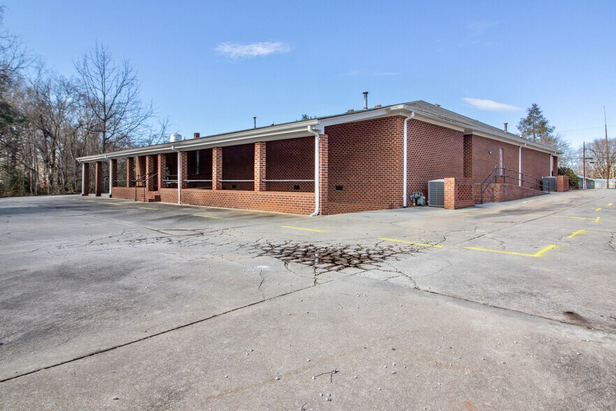 More Photos Of 314 E Main St, Rockwell Medical For Lease