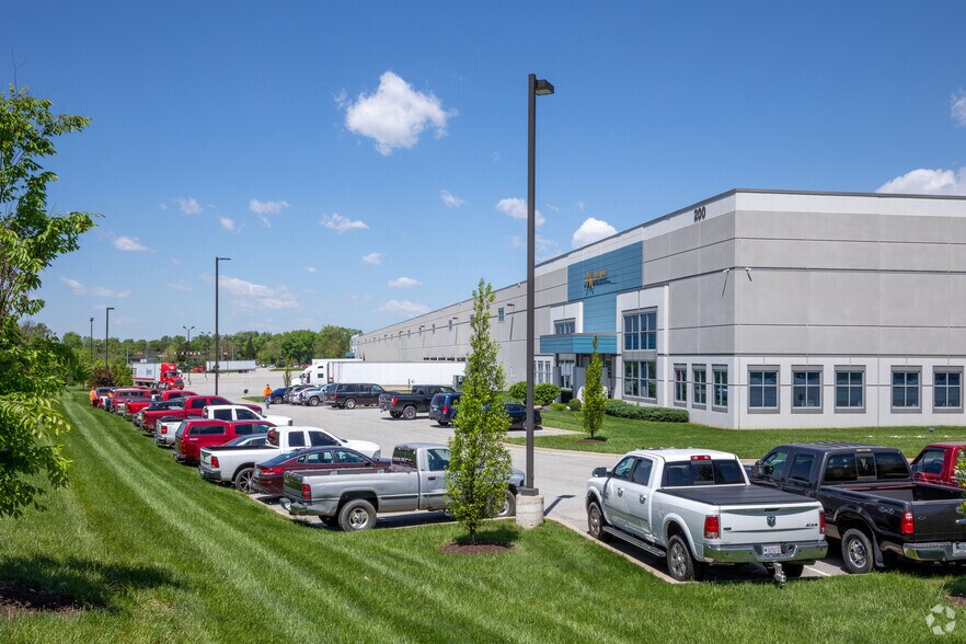 More Photos Of 100 Logistics Ave, Jeffersonville Distribution For Lease
