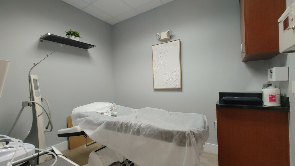 More Photos Of 12460-12468 W Atlantic Blvd, Coral Springs Medical For Lease