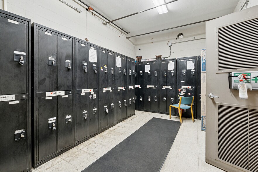 More Photos Of 122 Avenue of Industry, Waterbury Distribution For Sale
