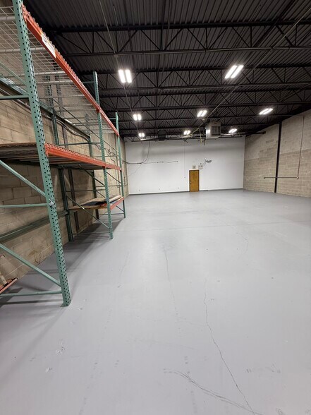 Primary Photo Of 181-191 Remington Blvd, Ronkonkoma Warehouse For Lease