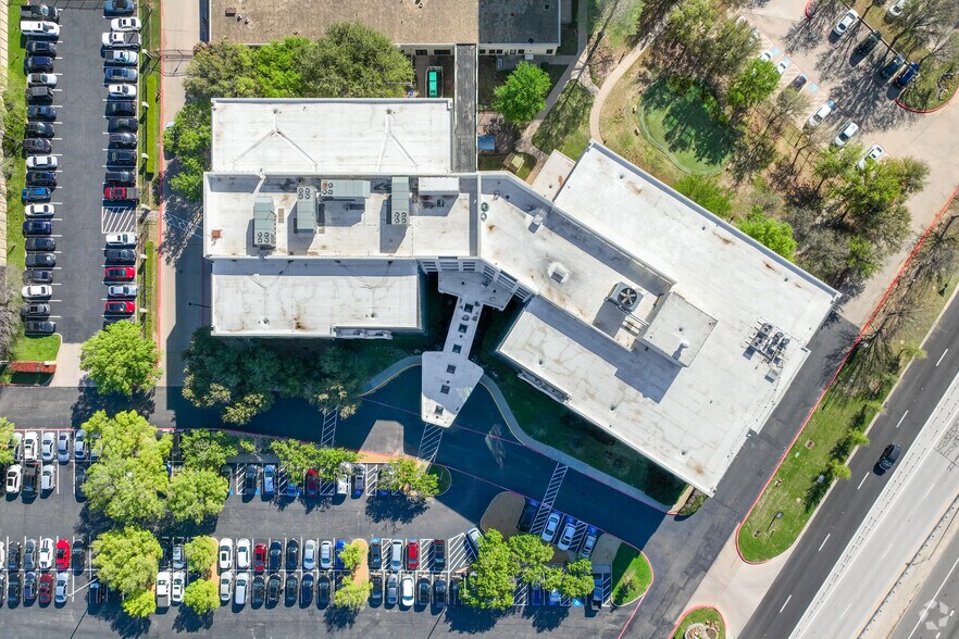 More Photos Of 1305 Airport Fwy, Bedford Medical For Lease
