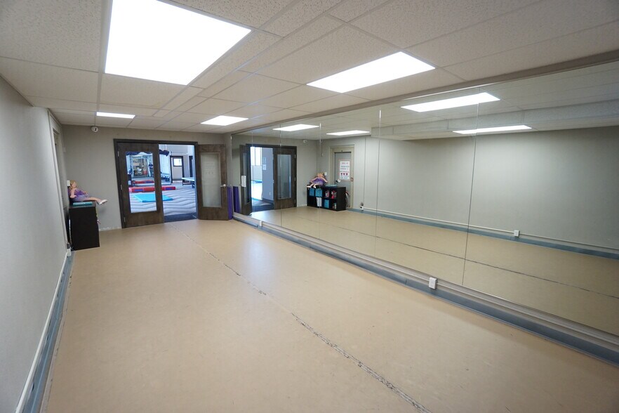 More Photos Of 401 S 7th St, Sunnyside Bank For Sale