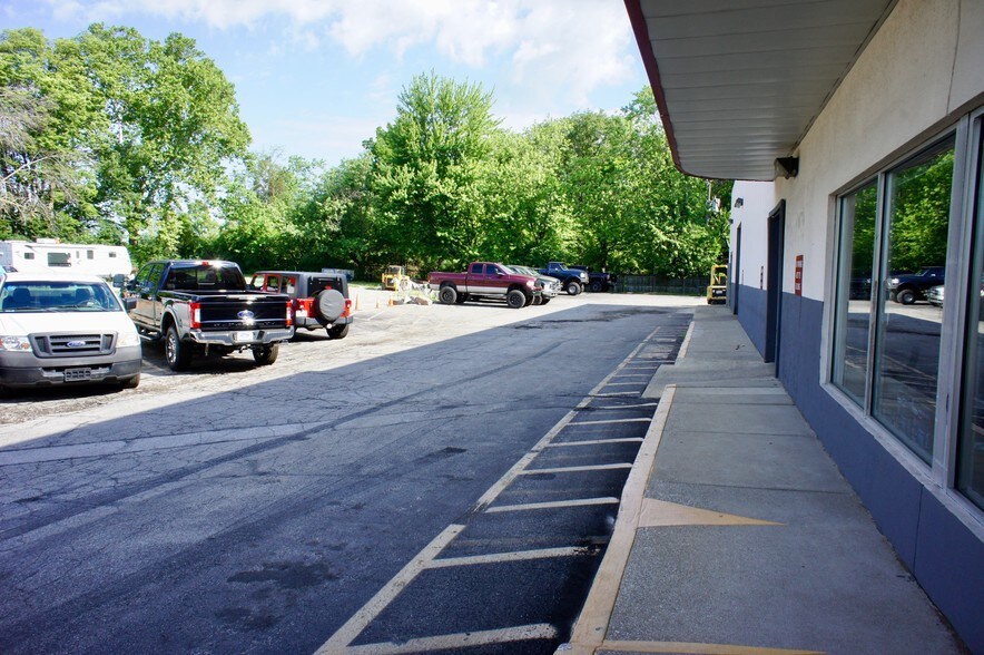 More Photos Of 9470 E Washington St, Indianapolis Freestanding For Lease