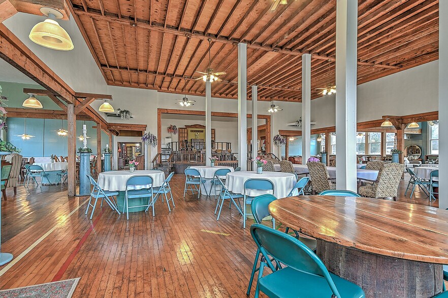 More Photos Of 19407 Bethel Rd, Abingdon Flex For Sale