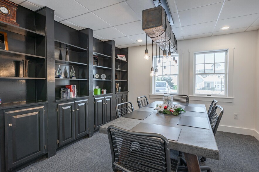 More Photos Of 2 Ash St, Hollis Office For Sale